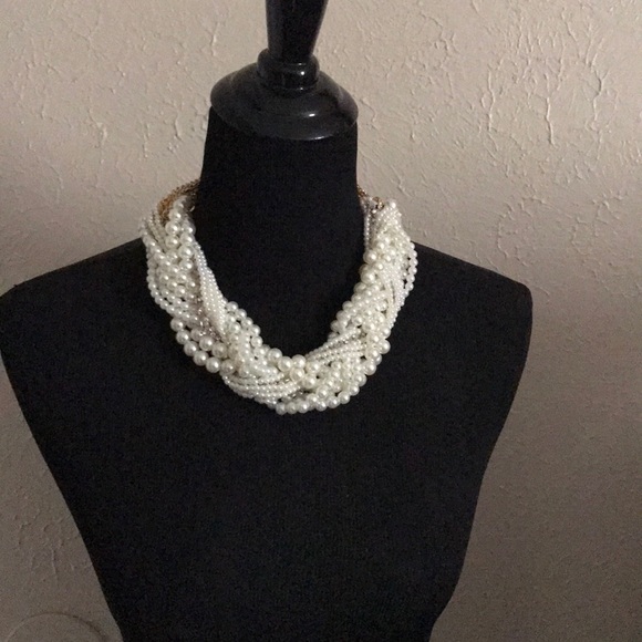 🏆HOST PICK🏆💫Twisted Faux Pearls Choker/Necklace - Picture 8 of 8